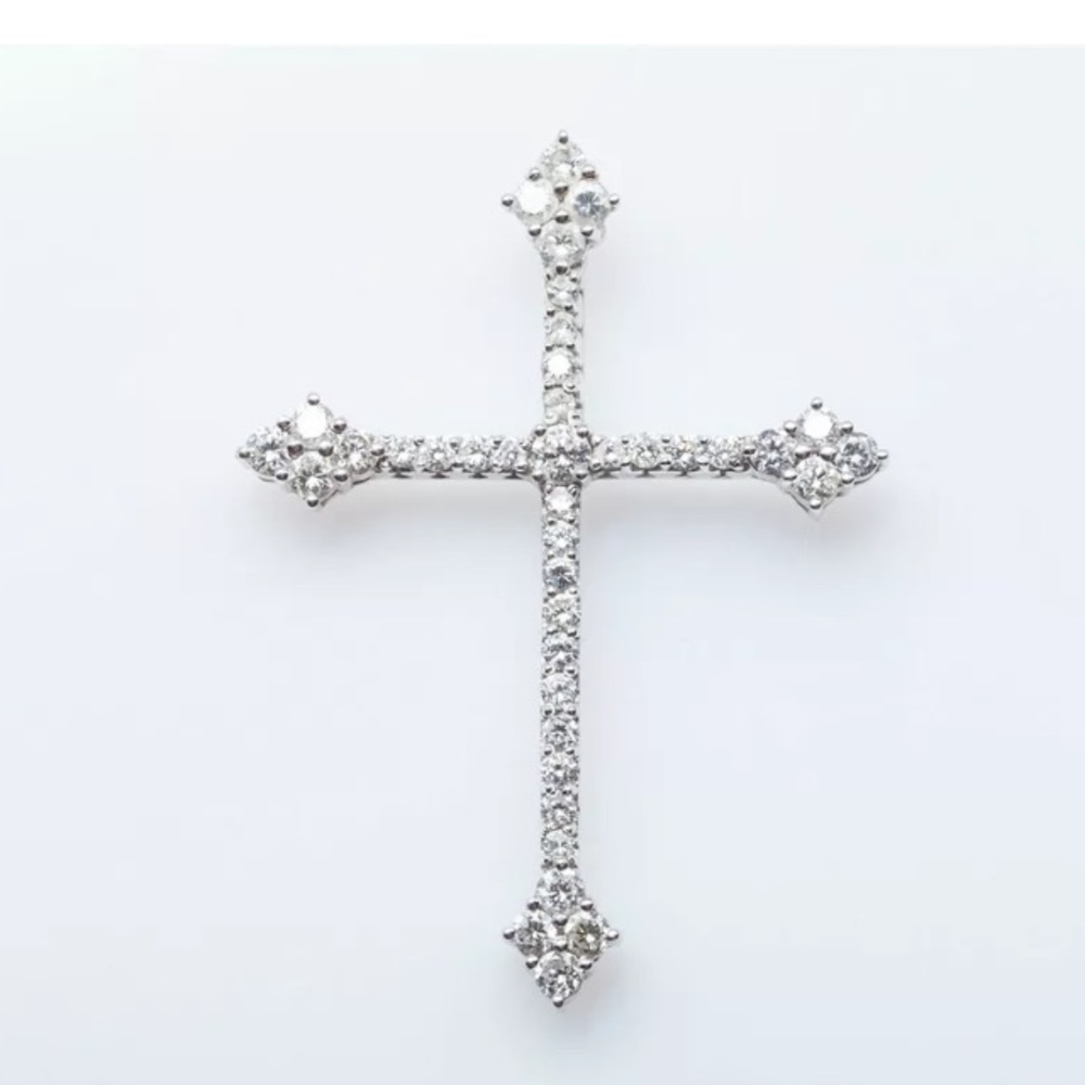 Beautiful 18k 0.90 carat diamond cross pendant